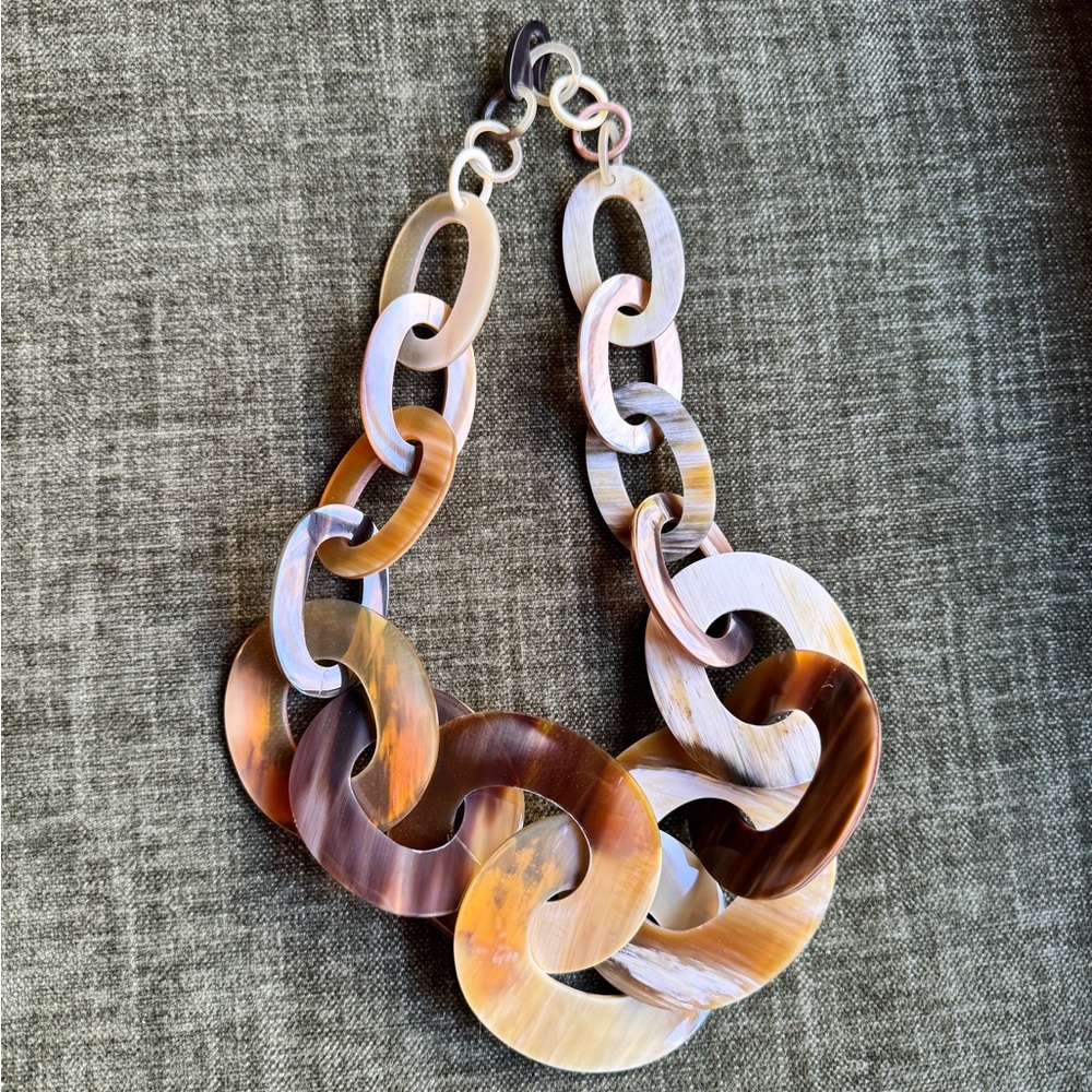 LARGE NATURAL HORN NECKLACE